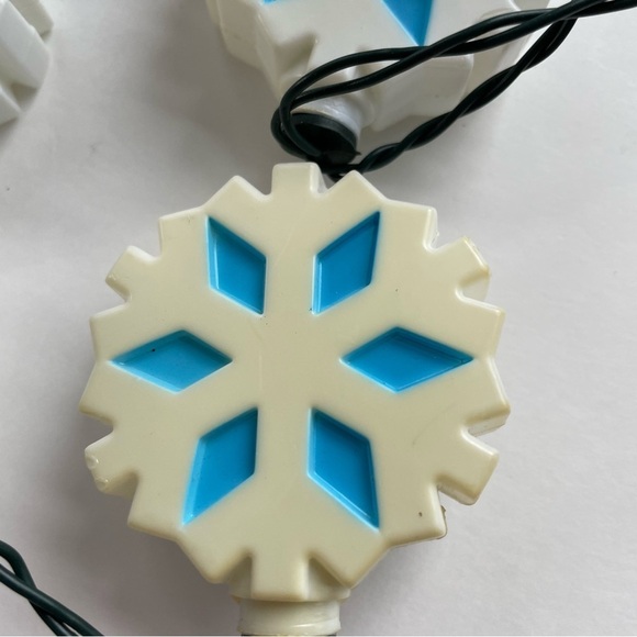 Snow Flake Dancing Lights and Music - Picture 7 of 13